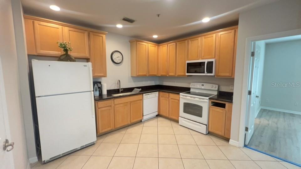 CYPRESS LAKE TOWNHOMES PHS II UNIT 2 - Residential Lease
