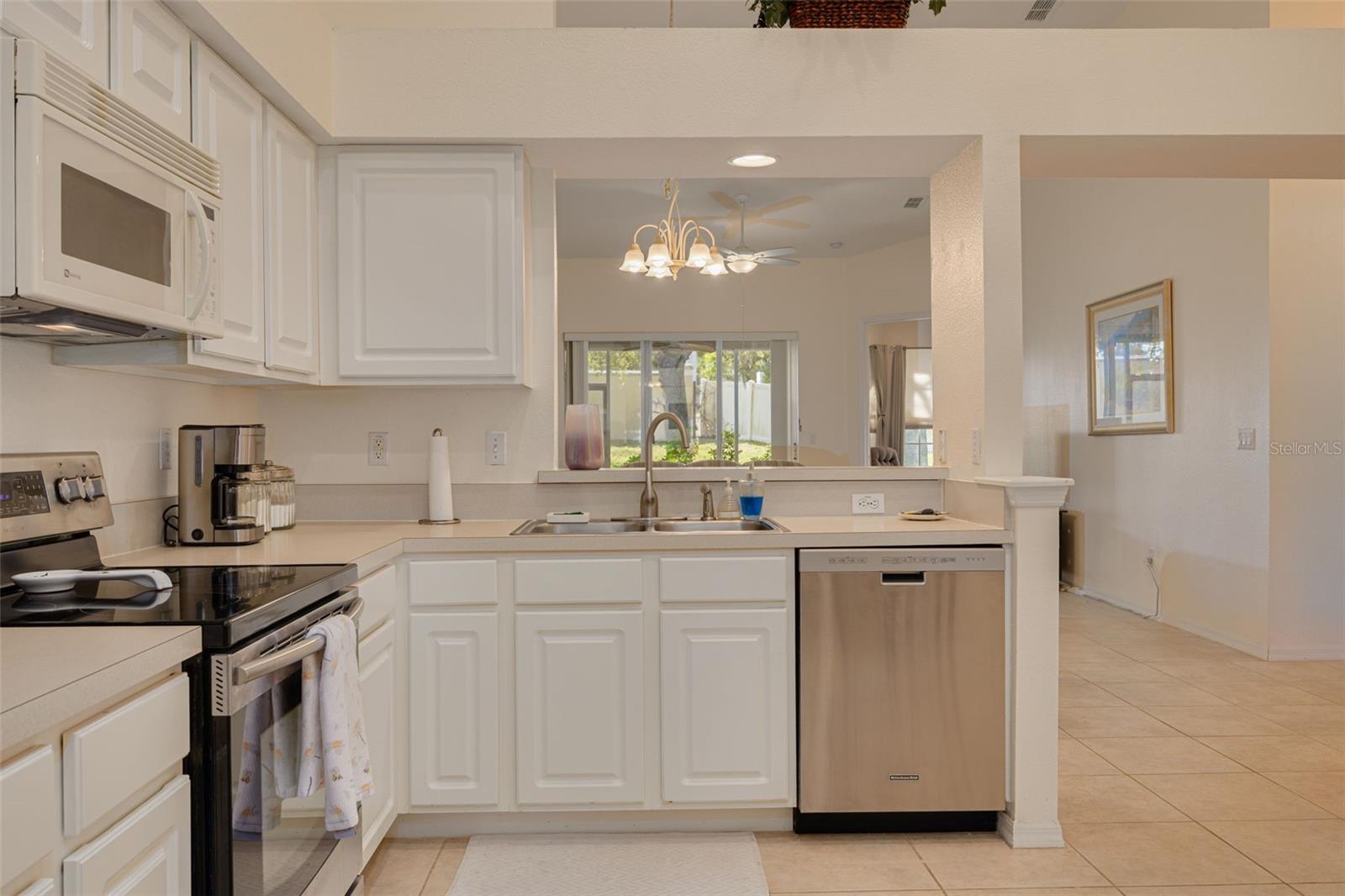 TOWNHOMES AT NORTH LAKE - Residential