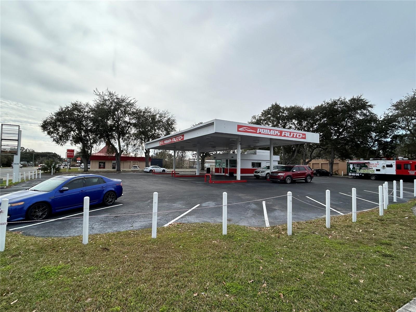 High visibility corner car lot with prominent signage. On Auto Row, with close proximity to Publix, Tom Petty Park, and a middle school. 5 minutes from the University of Florida. And 10 minutes from Gainesville Regional Airport. Flexible U8 Zoning allows drive-thru and freestanding retail uses.