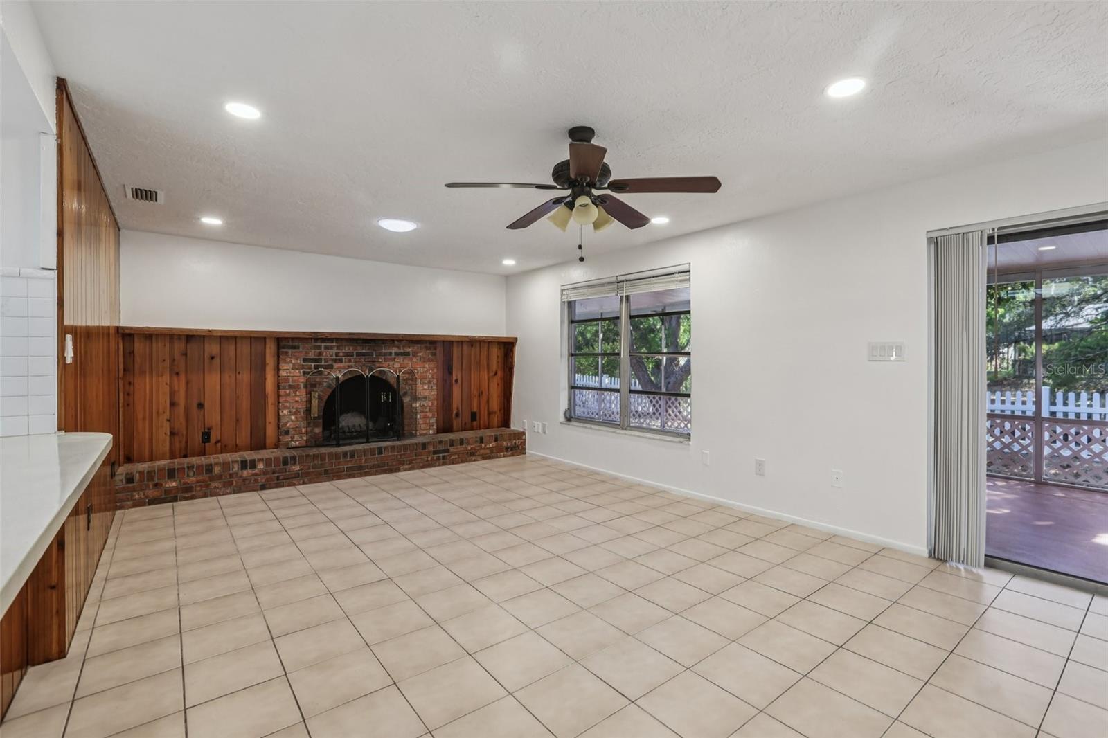 LAKE TARPON ESTATES - Residential Lease