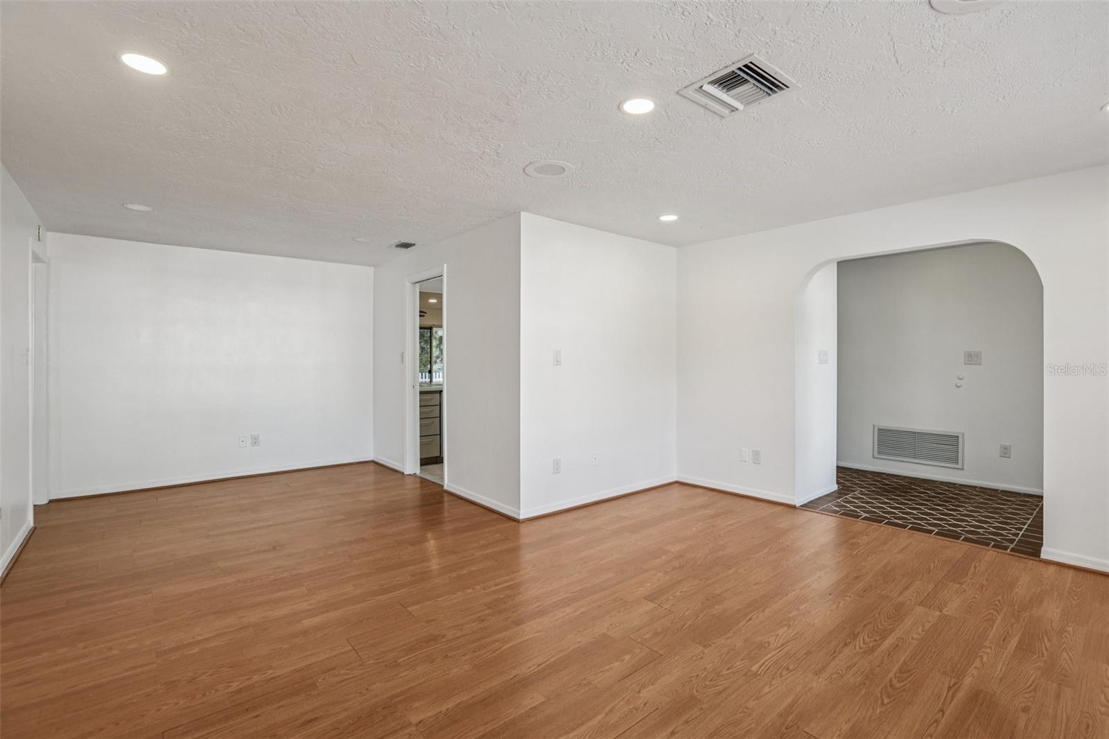 LAKE TARPON ESTATES - Residential Lease