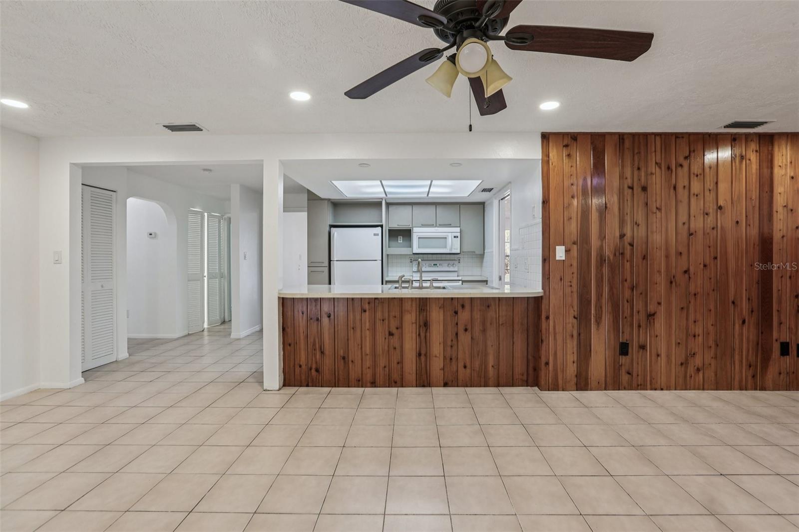 LAKE TARPON ESTATES - Residential Lease