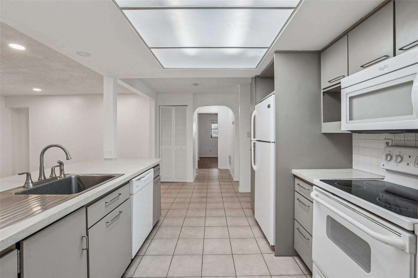 LAKE TARPON ESTATES - Residential Lease