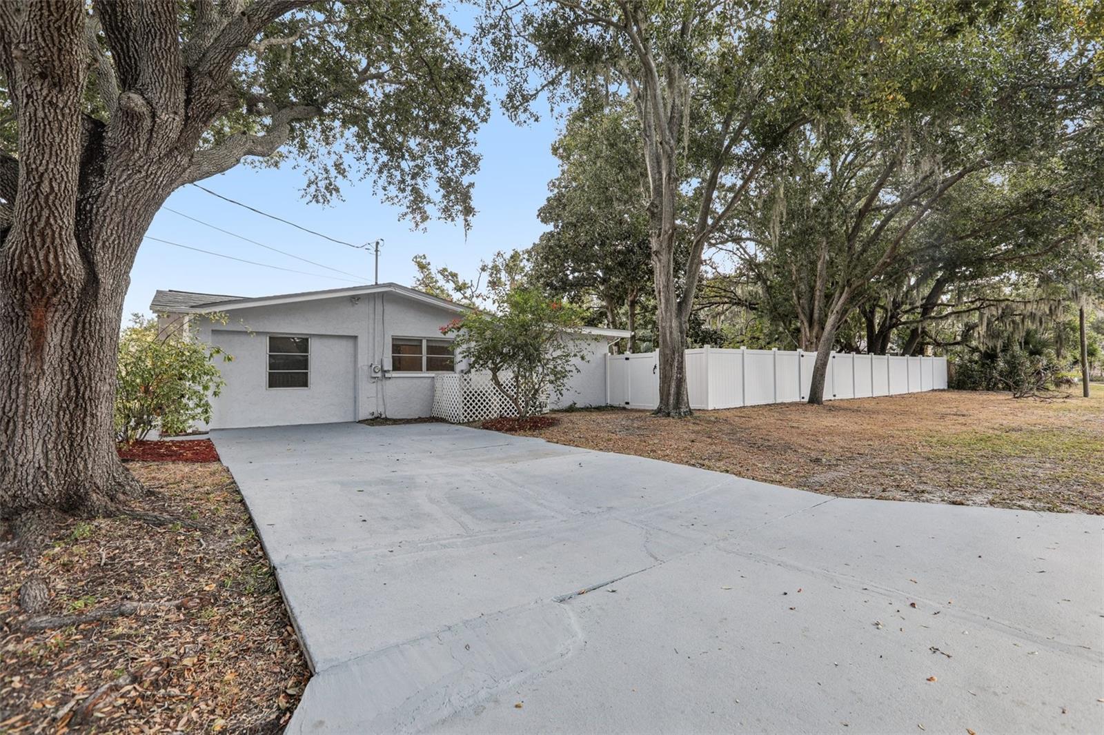 LAKE TARPON ESTATES - Residential Lease