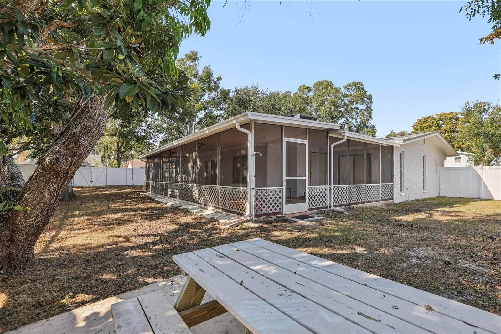 LAKE TARPON ESTATES - Residential Lease