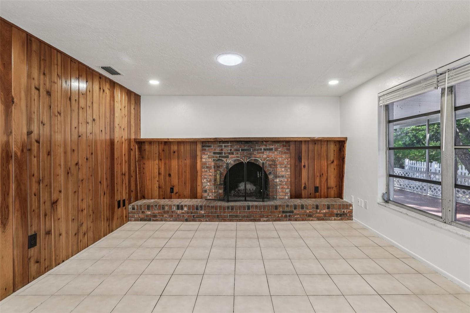 LAKE TARPON ESTATES - Residential Lease