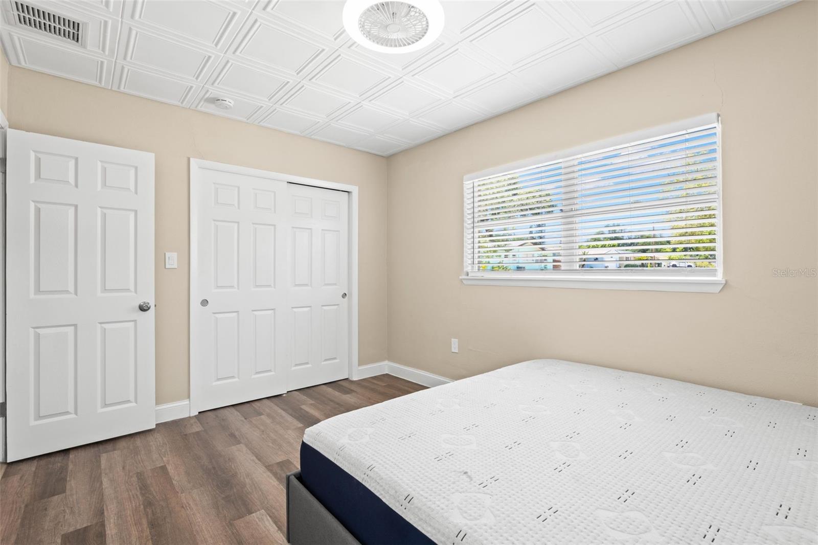 DUNEDIN LAKEWOOD ESTATES 3RD ADD - Residential Lease