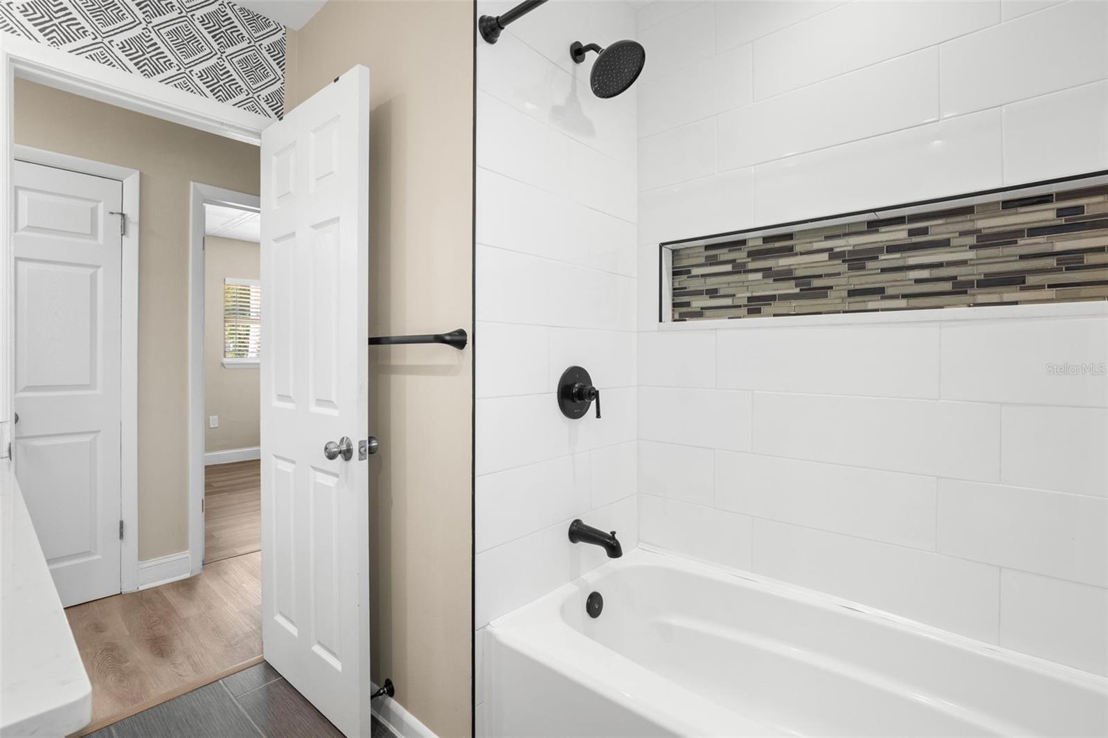 DUNEDIN LAKEWOOD ESTATES 3RD ADD - Residential Lease