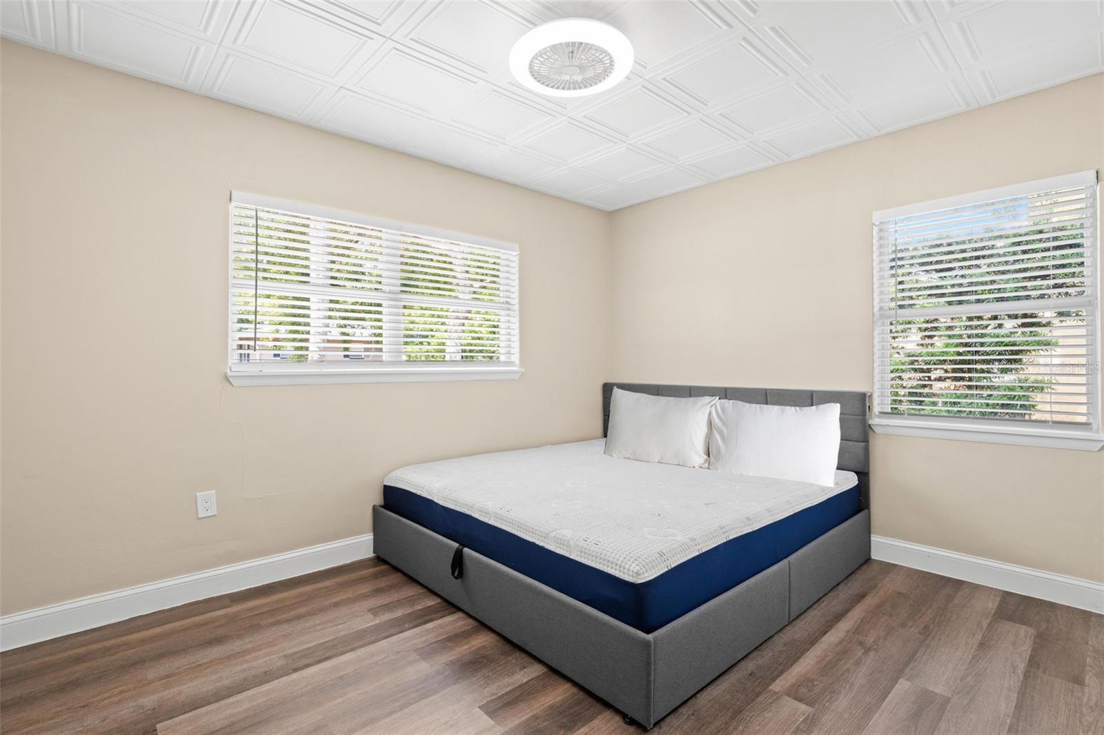 DUNEDIN LAKEWOOD ESTATES 3RD ADD - Residential Lease