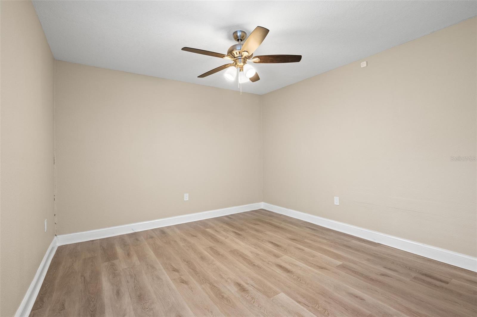 DUNEDIN LAKEWOOD ESTATES 3RD ADD - Residential Lease