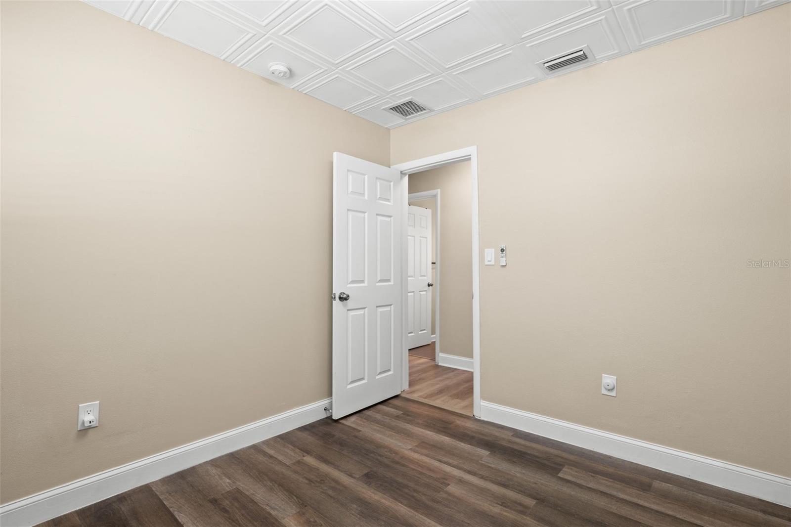 DUNEDIN LAKEWOOD ESTATES 3RD ADD - Residential Lease
