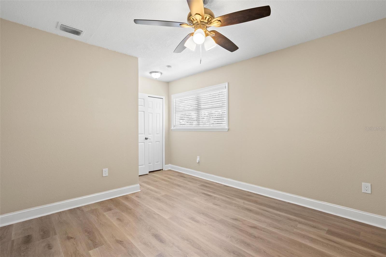 DUNEDIN LAKEWOOD ESTATES 3RD ADD - Residential Lease