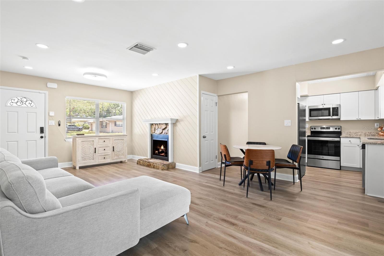 DUNEDIN LAKEWOOD ESTATES 3RD ADD - Residential Lease
