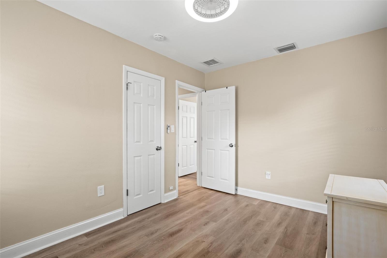 DUNEDIN LAKEWOOD ESTATES 3RD ADD - Residential Lease