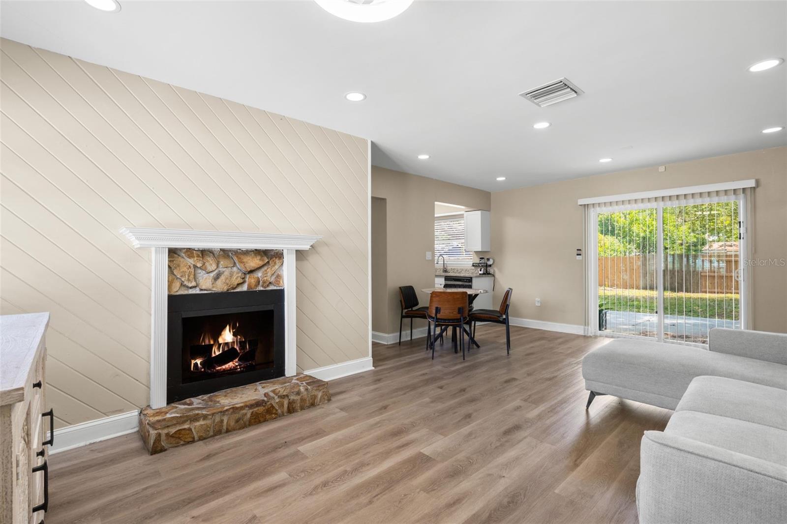 DUNEDIN LAKEWOOD ESTATES 3RD ADD - Residential Lease
