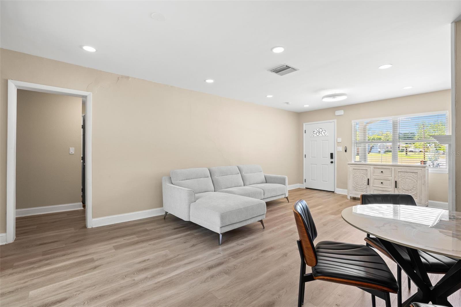 DUNEDIN LAKEWOOD ESTATES 3RD ADD - Residential Lease