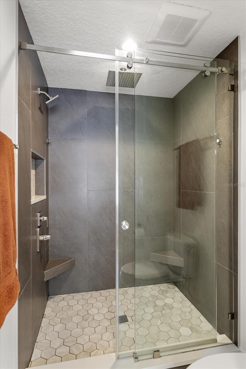 NORTHRIDGE - Residential