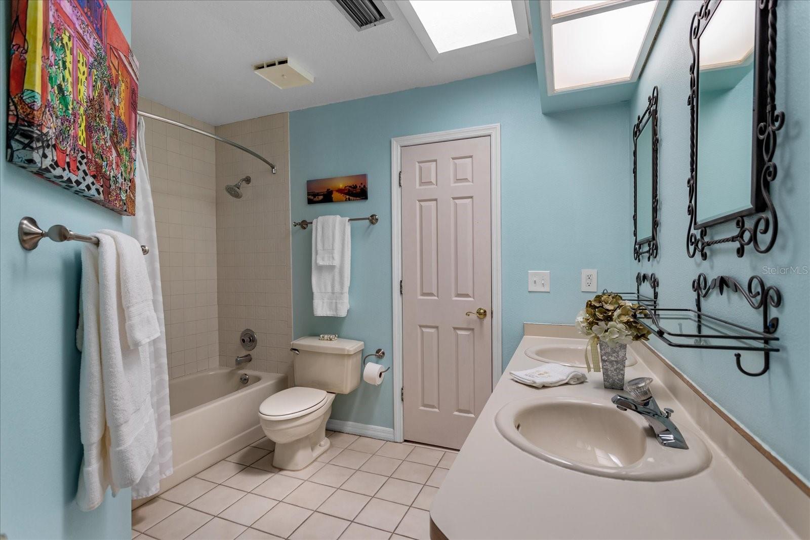 NORTHRIDGE - Residential