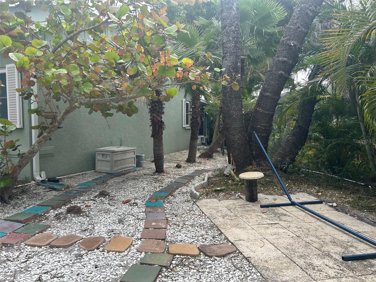 MAPLE LAKES - Residential