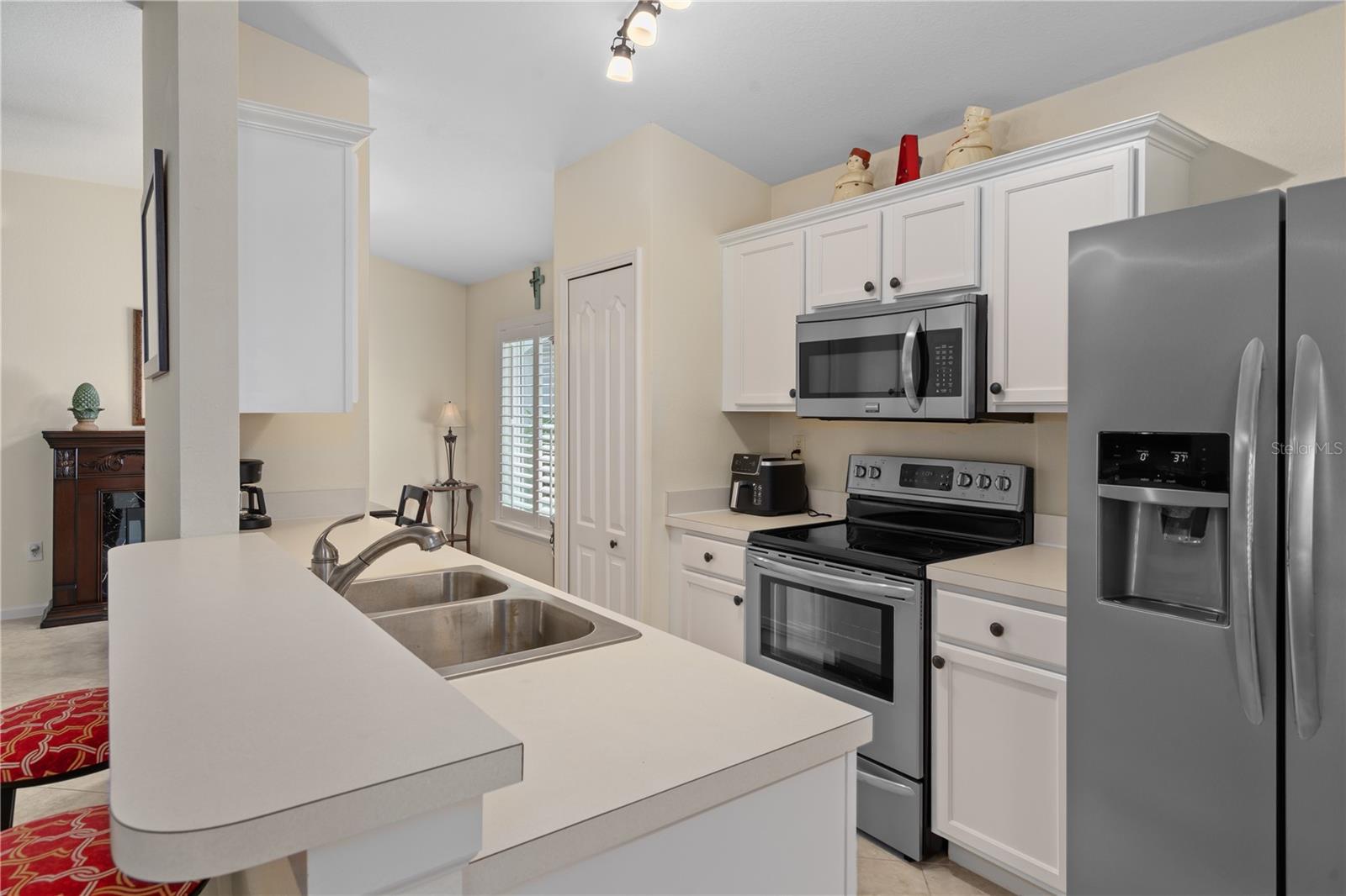 LEXINGTON OAKS VILLAGE 25 26 - Residential