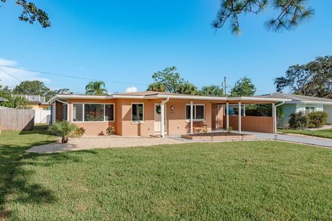 Photo of 2480 Del Rio Way, Dunedin, FL 34698 (MLS # TB8420150)