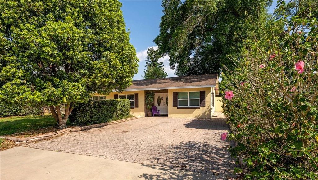 Photo of 2721 Raeford Road, Orlando, FL 32806 (MLS # O6378123)