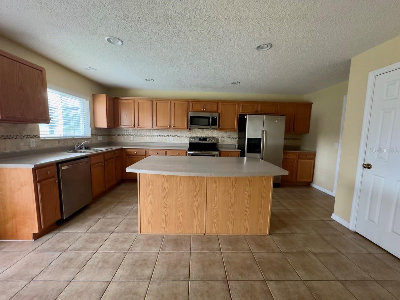 FOUR CORNERS PH 02 - Residential Lease