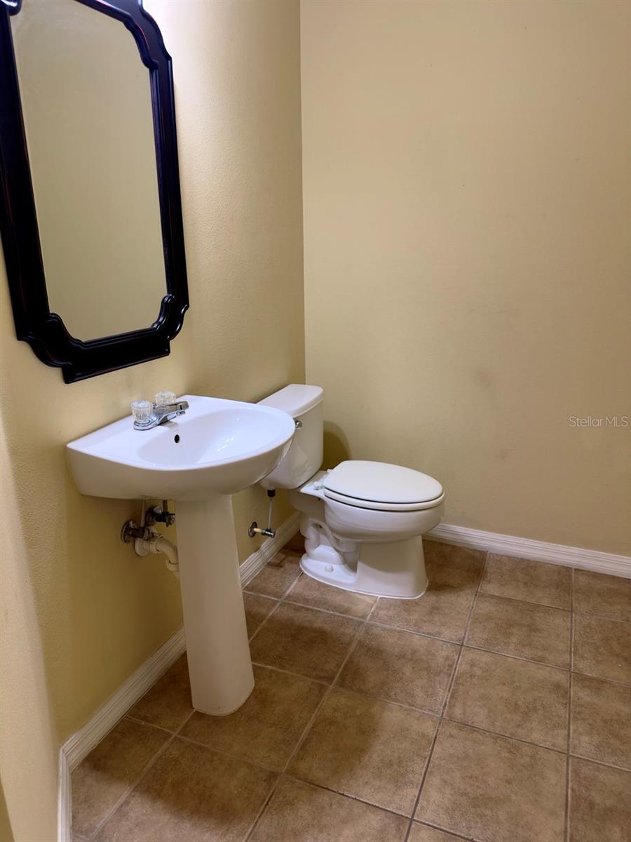 FOUR CORNERS PH 02 - Residential Lease