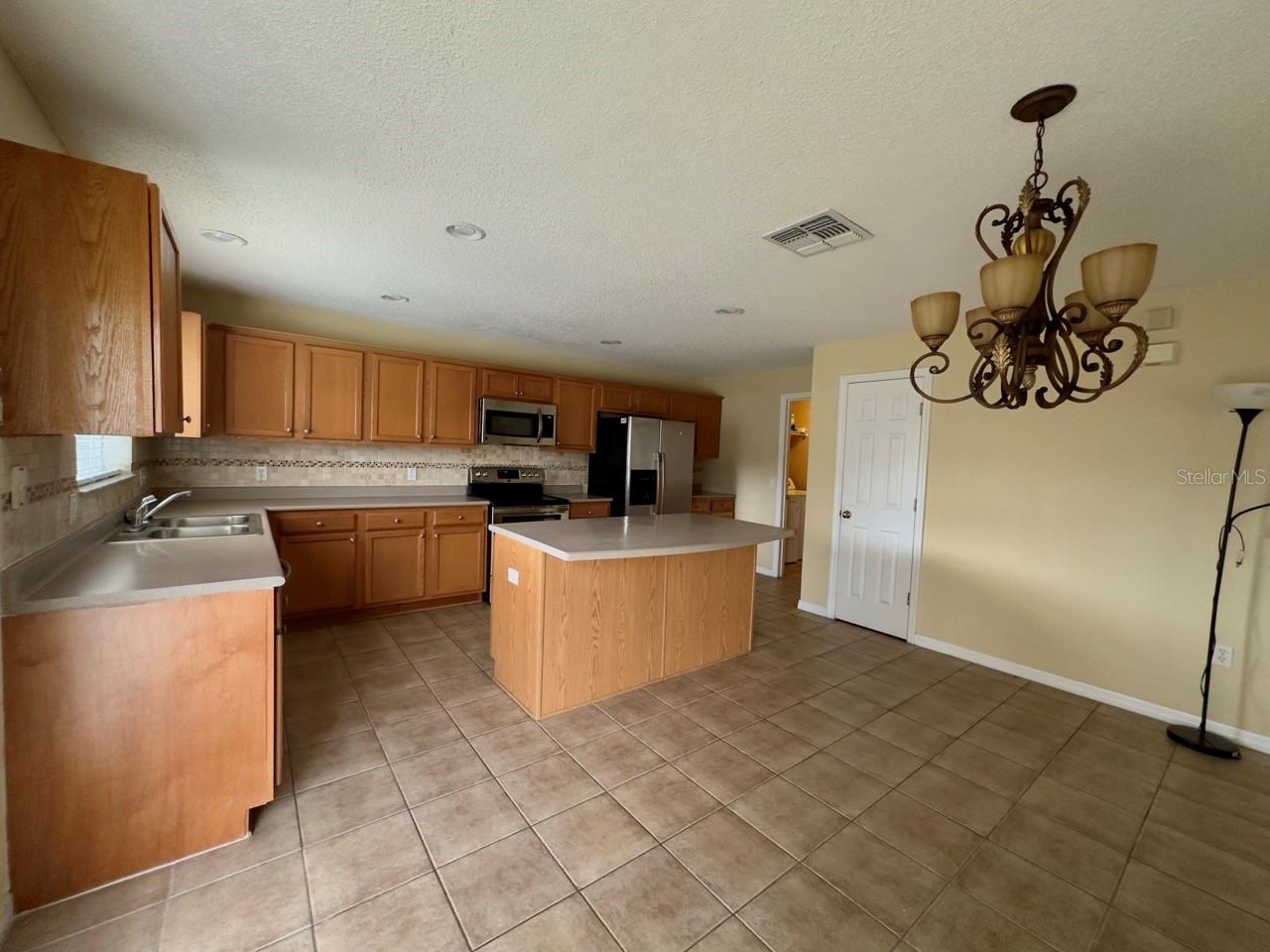 FOUR CORNERS PH 02 - Residential Lease