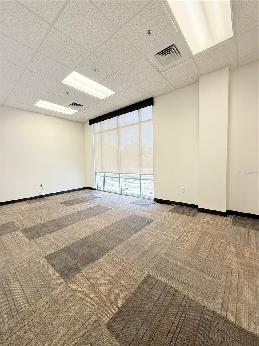 LAUREL STREET COMMERCE CENTER - Commercial Lease