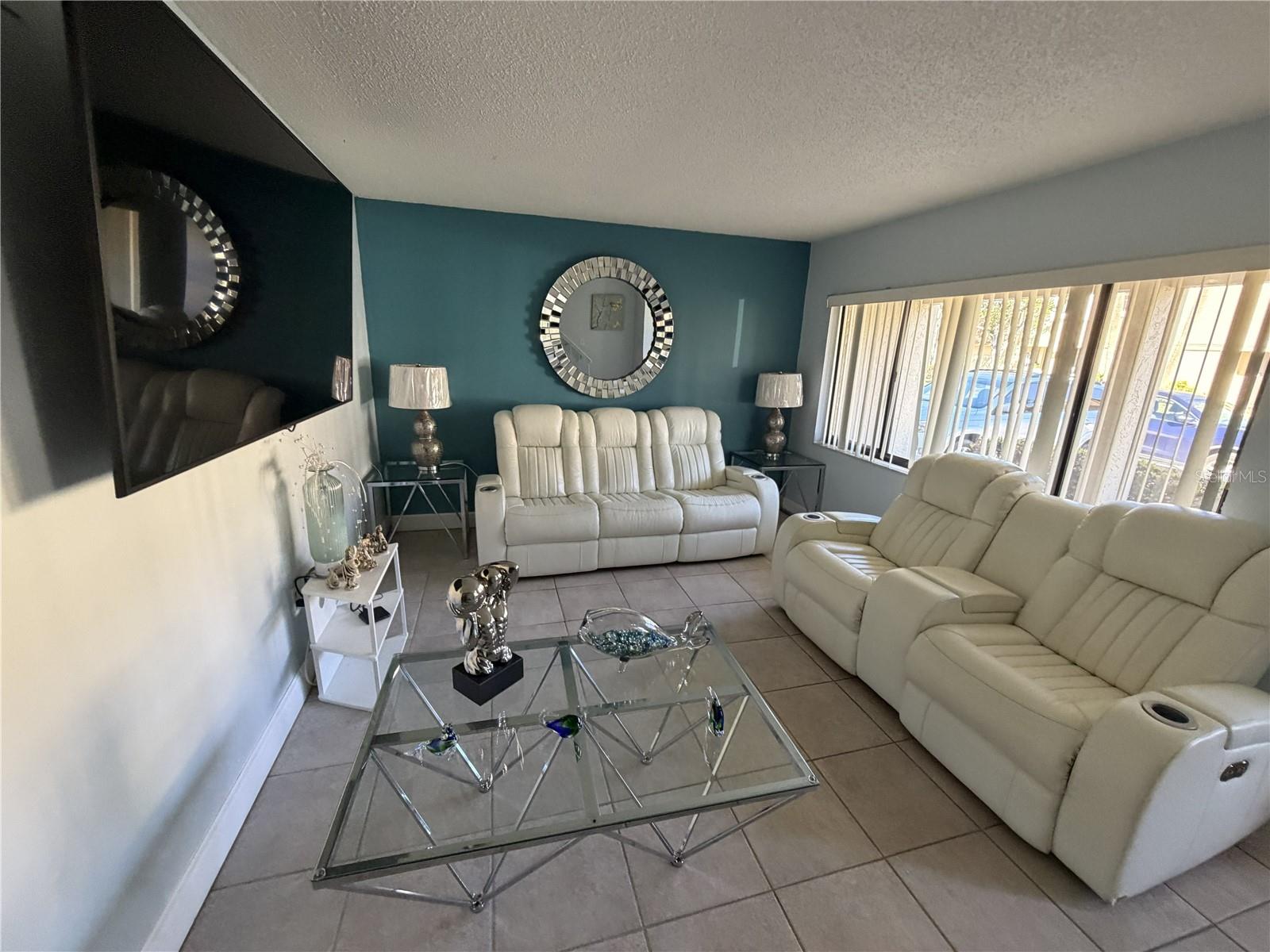 CINNAMON LAKE - Residential