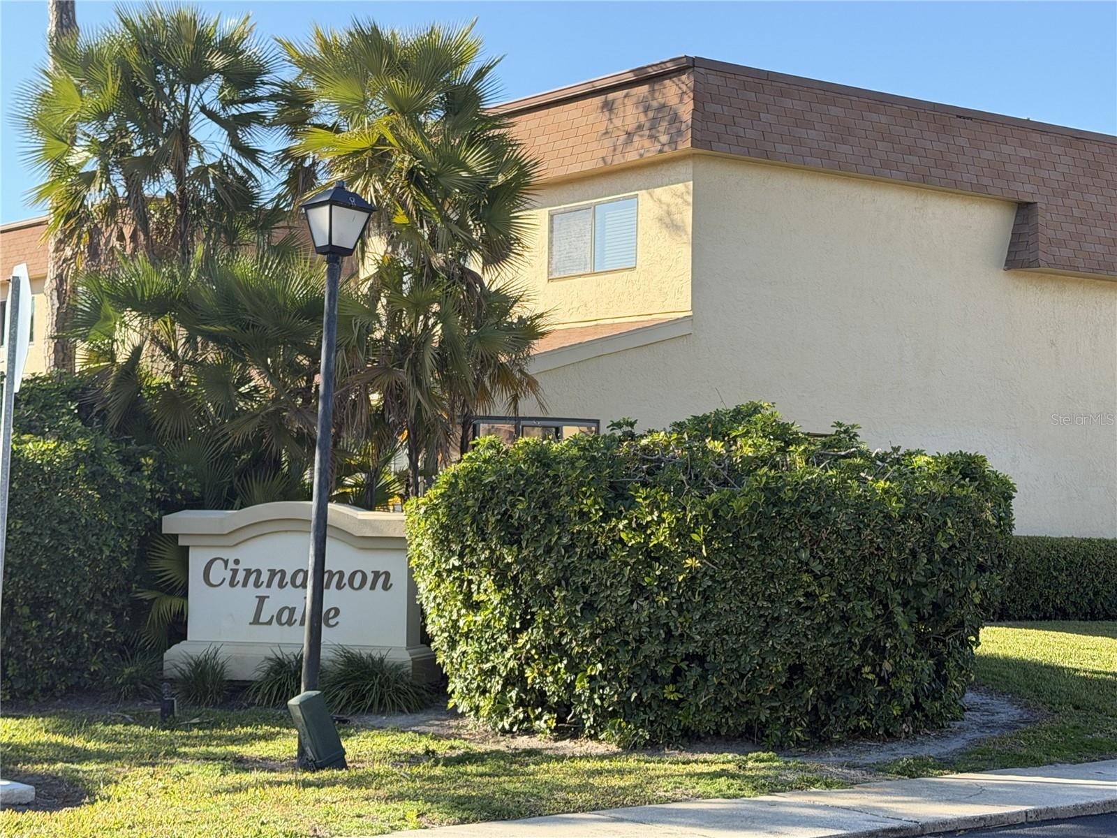 CINNAMON LAKE - Residential