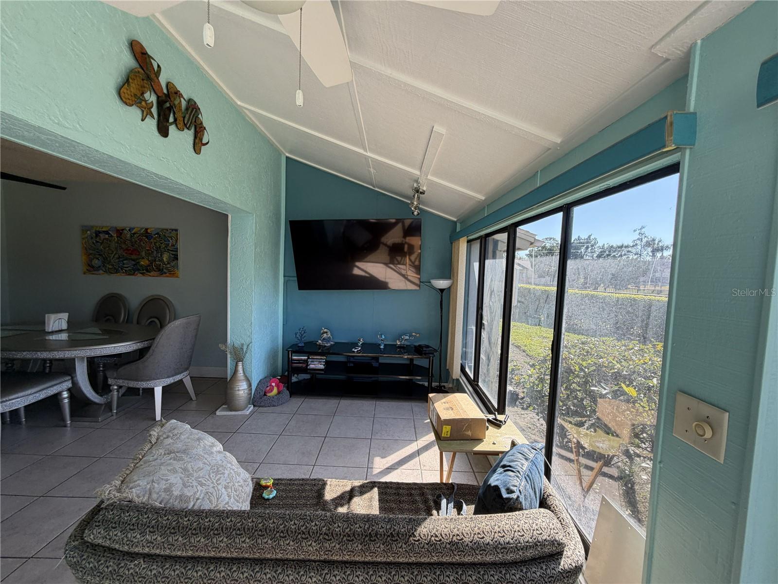 CINNAMON LAKE - Residential