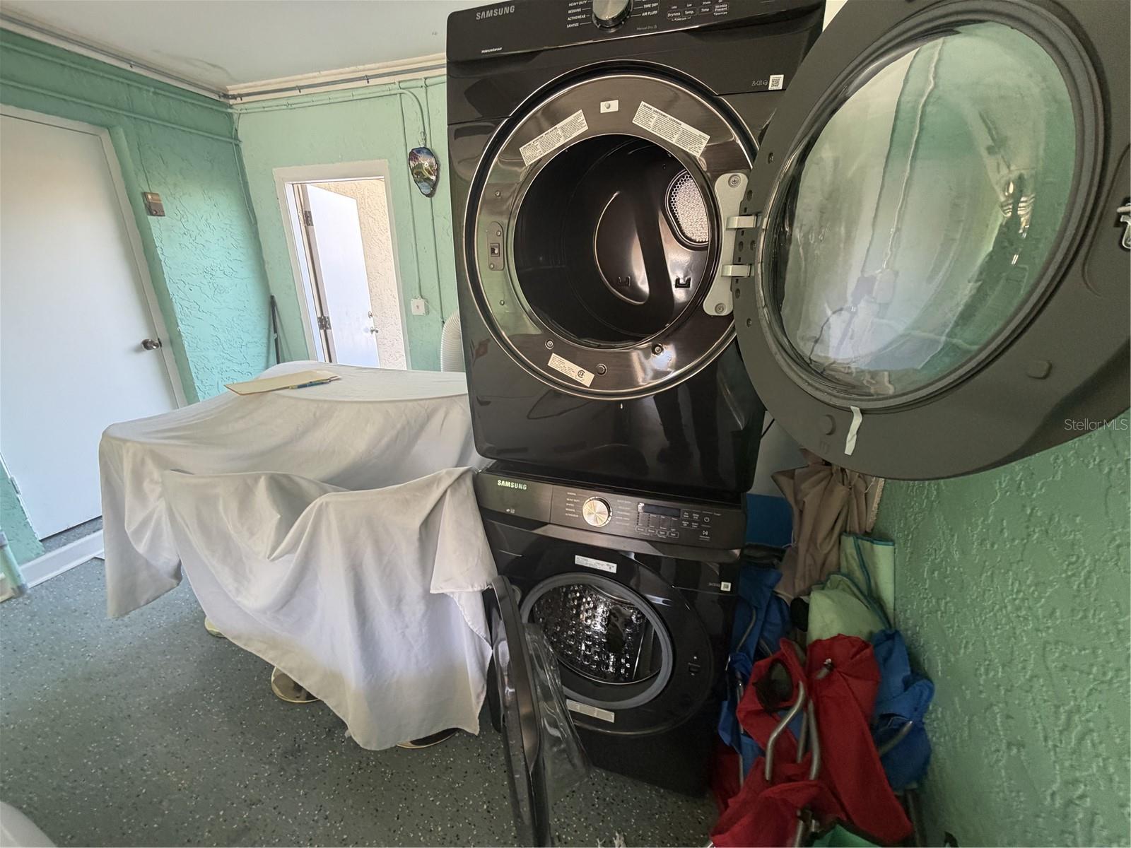 CINNAMON LAKE - Residential