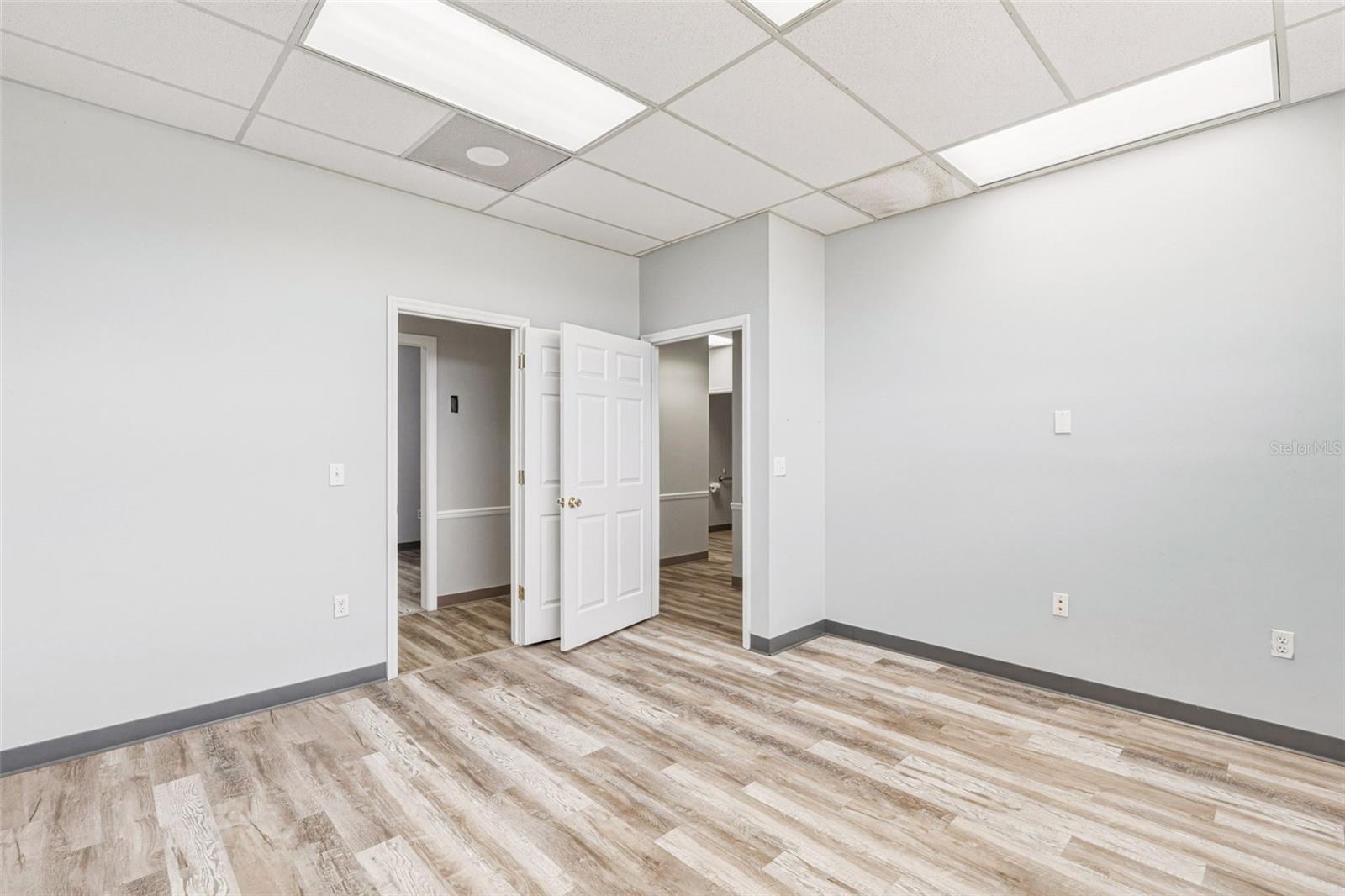 BAY VIEW MANOR - Commercial Sale