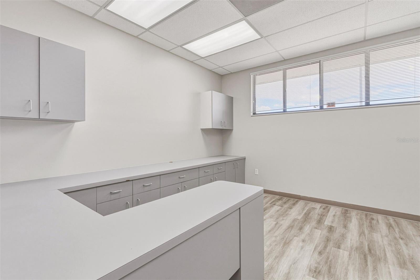 BAY VIEW MANOR - Commercial Sale