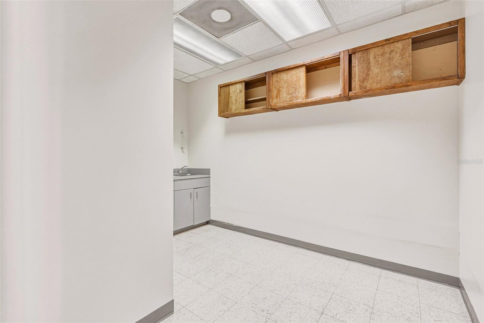 BAY VIEW MANOR - Commercial Sale