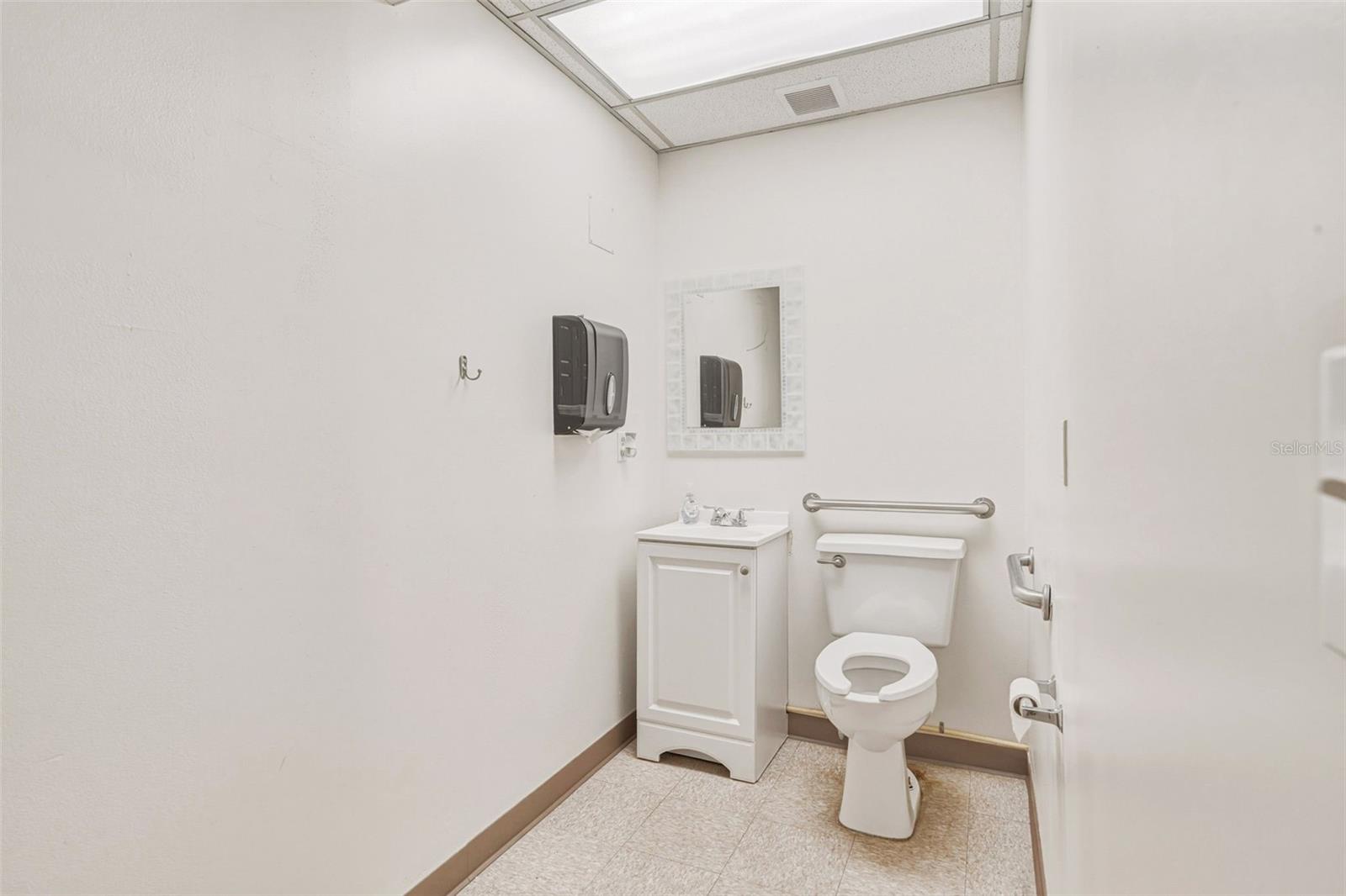 BAY VIEW MANOR - Commercial Sale