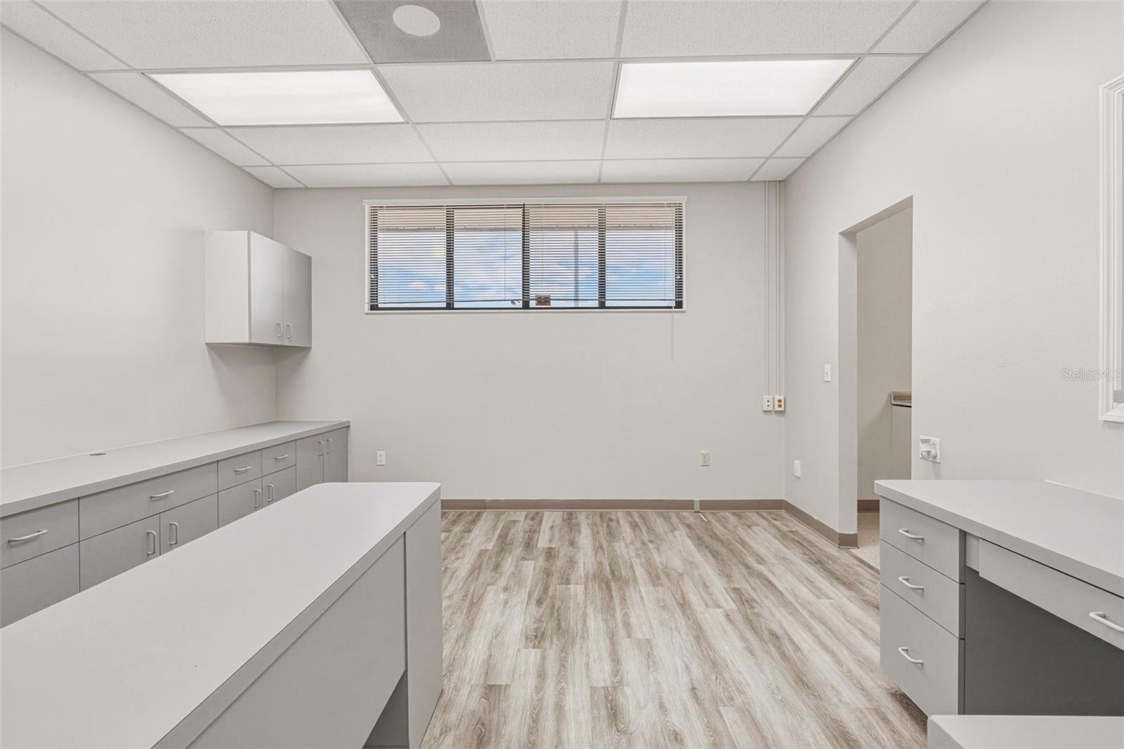 BAY VIEW MANOR - Commercial Sale