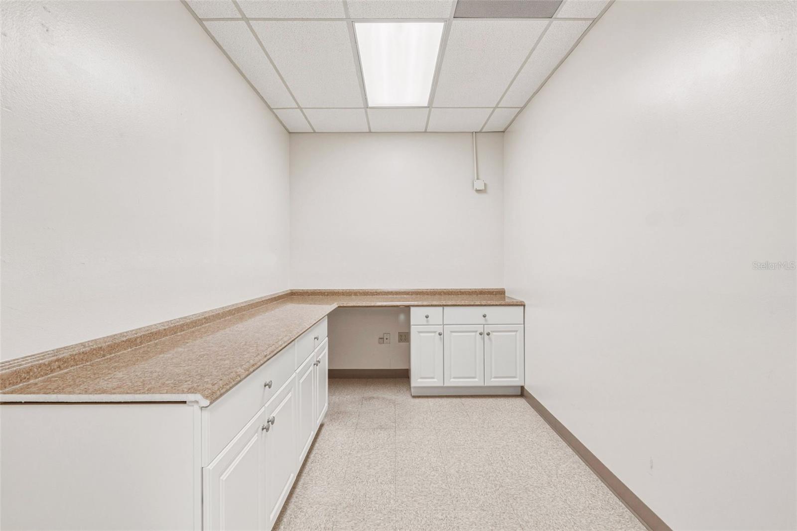 BAY VIEW MANOR - Commercial Sale