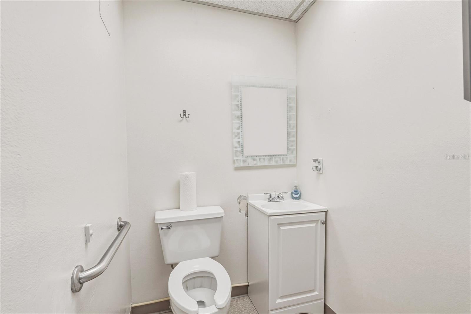 BAY VIEW MANOR - Commercial Sale