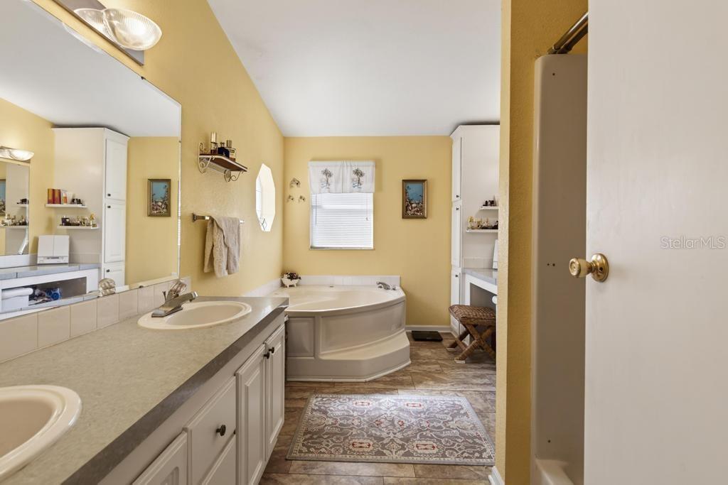 HARDWOOD LNDGS - Residential