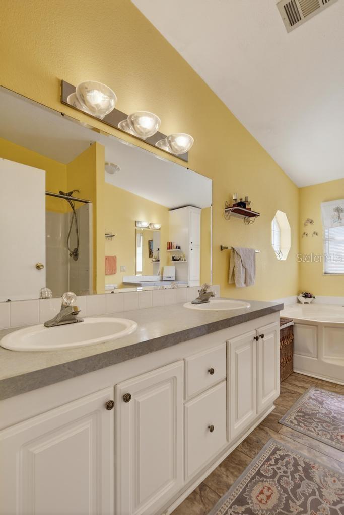 HARDWOOD LNDGS - Residential