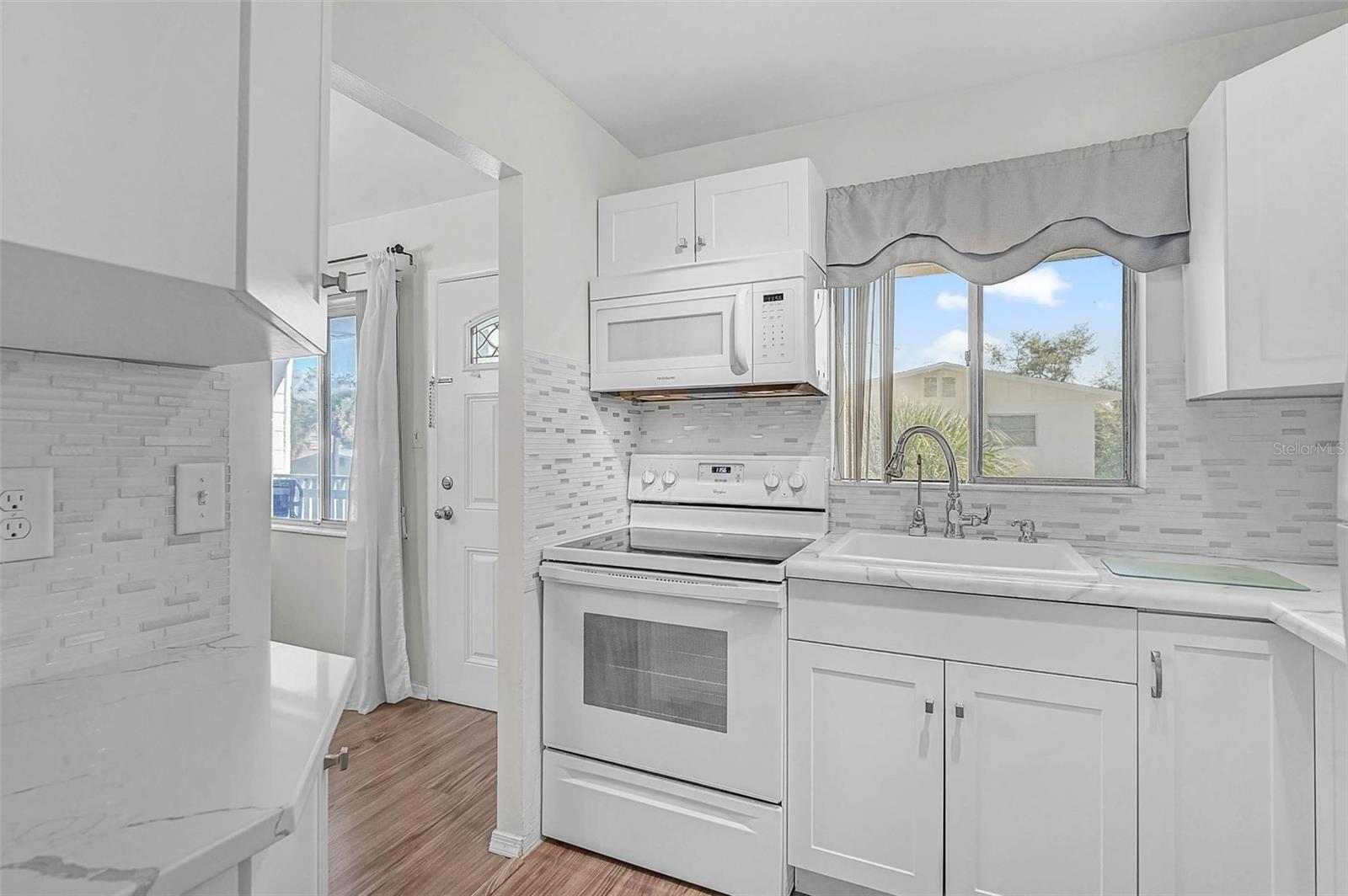 BAYSHORE GARDENS APTS 9 - Residential