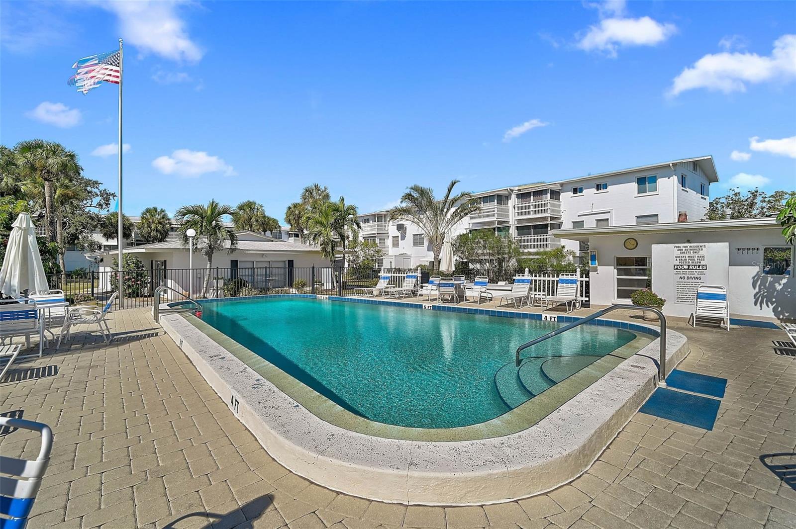 BAYSHORE GARDENS APTS 9 - Residential