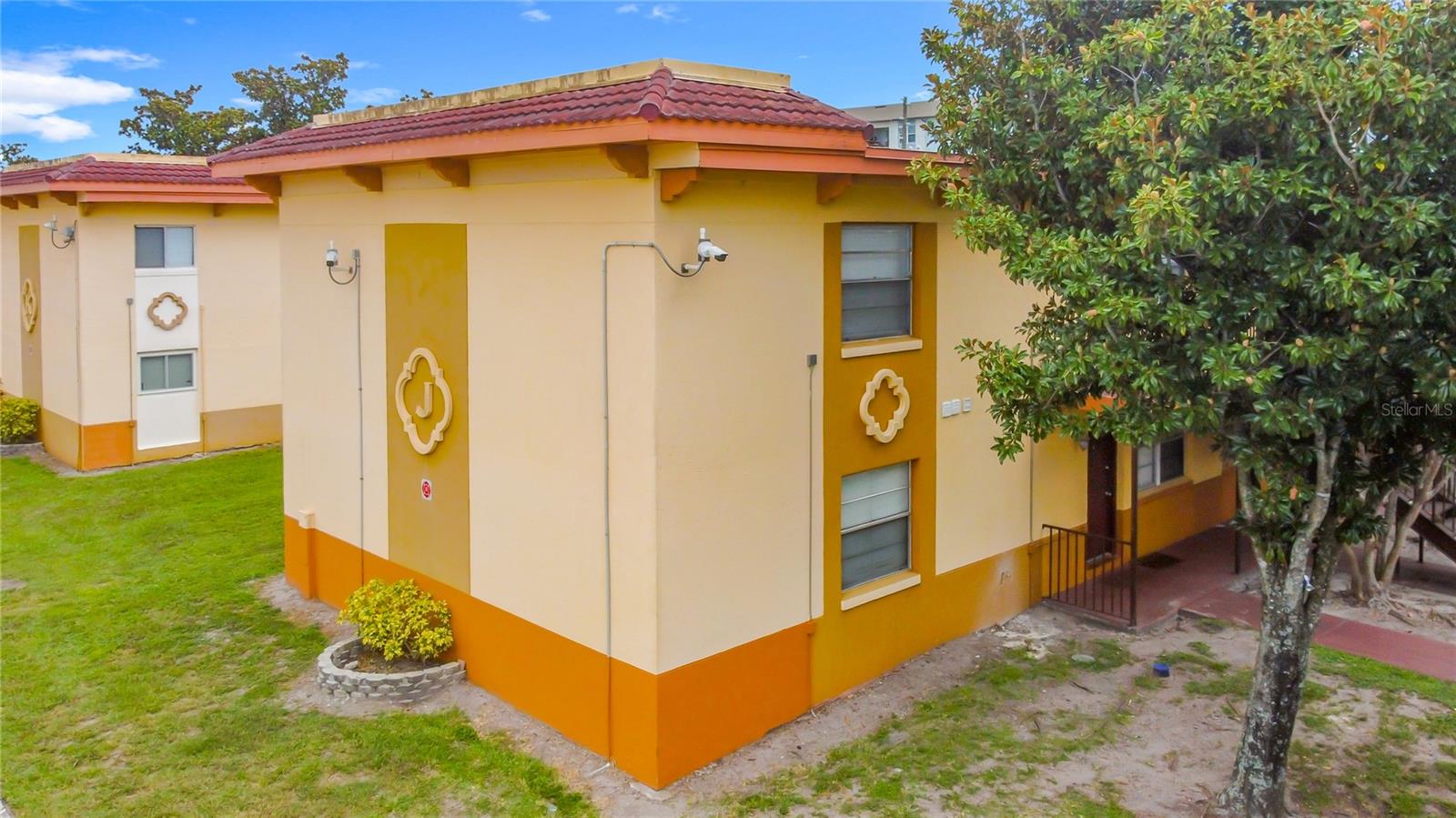 YOUR UNIQUE OPPORTUNITY IN ORLANDO!
Welcome to this rare and spacious 4-bedroom, 2-bathroom second-floor condominium in the heart of Orlando! Freshly painted and featuring durable vinyl flooring throughout, this home offers plenty of space and comfort for everyday living.
The open layout, generous bedrooms, and functional kitchen make it ideal for a growing family or anyone seeking extra room. While the property is move-in ready, it also provides the flexibility to update and personalize at your own pace.
Located just 20 minutes from Downtown Orlando, you’ll have easy access to shopping, dining, entertainment, and the city’s top attractions. The low HOA fee covers water, sewer, trash, and pest control.
Don’t miss the opportunity to own this spacious 4-bedroom condo on the second floor in a prime Orlando location!