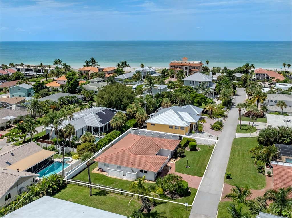 Photo of 12 Gulf Manor Drive, Venice, FL 34285 (MLS # N6145381)