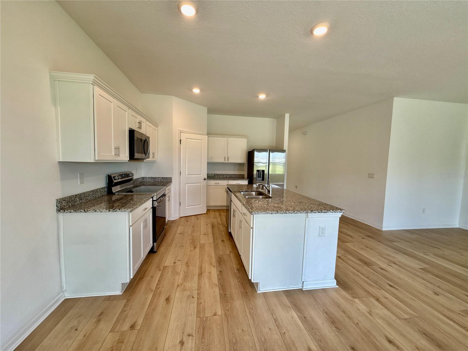 HIDDEN CREEK - Residential