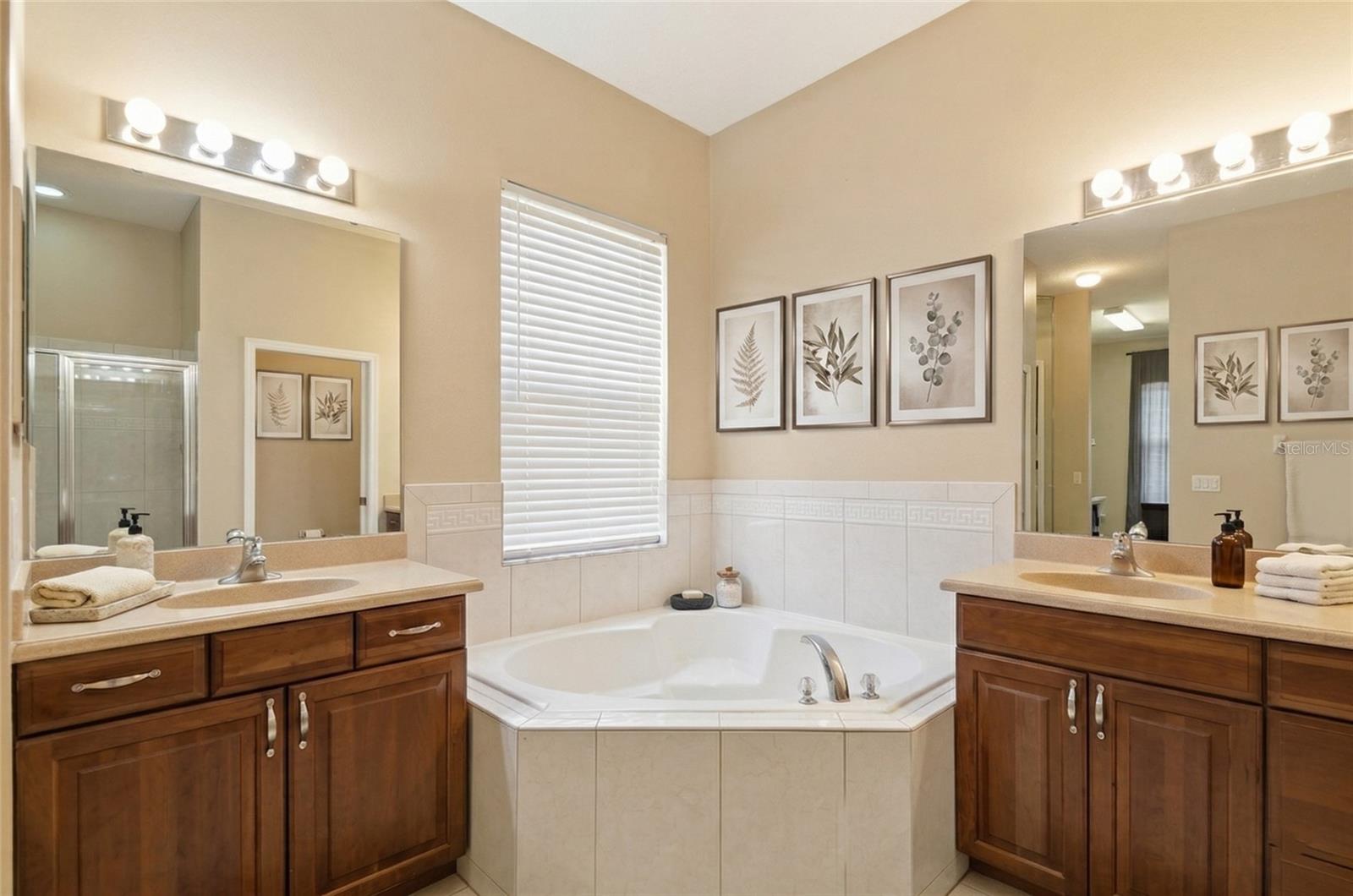 EMERALD ESTATES - Residential