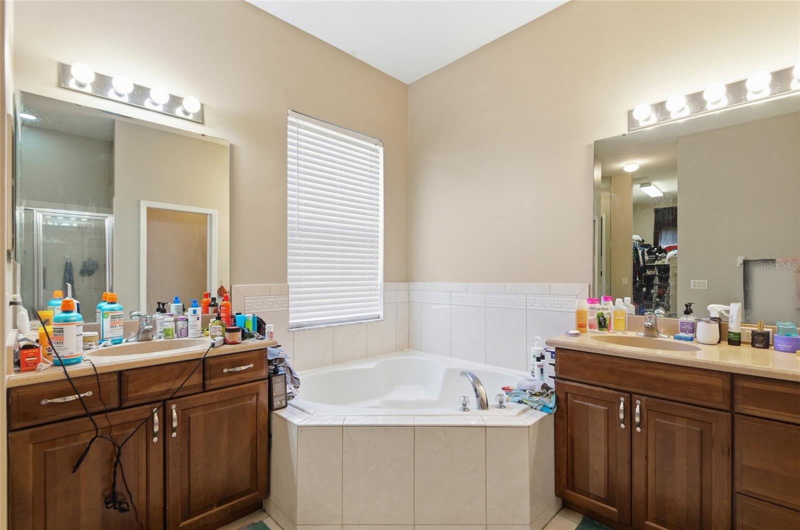 EMERALD ESTATES - Residential